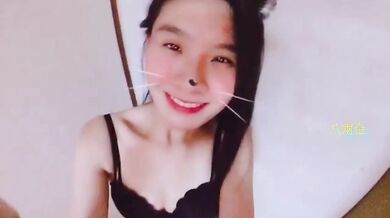 《台湾情侣泄密》美女老师因为陷入债务危机被迫用身体啦偿还债务